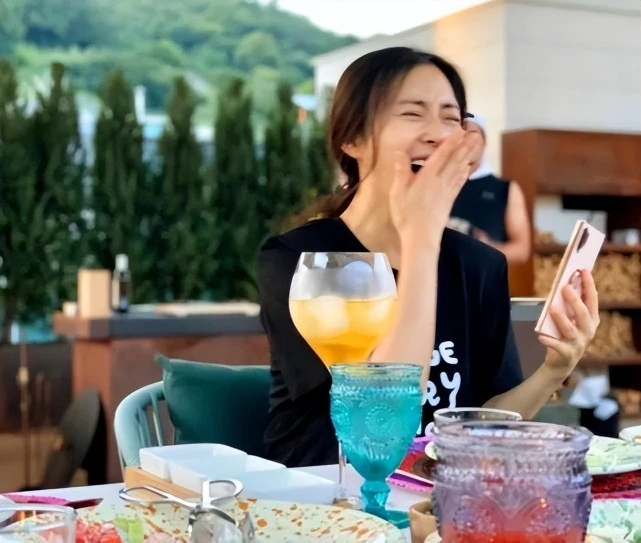 孙艺珍怀孕已超四个月,近照曝光肚子凸起明显,还用手护住肚中宝宝休闲区蓝鸢梦想 - Www.slyday.coM 孙艺珍怀孕已超四个月,近照曝光肚子凸起明显,还用手护住肚中宝宝休闲区蓝鸢梦想 - Www.slyday.coM