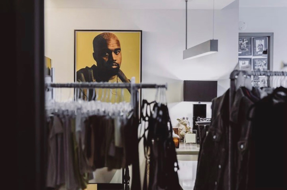 因为借衣服不还,Kanye成了老赖休闲区蓝鸢梦想 - Www.slyday.coM 因为借衣服不还,Kanye成了老赖休闲区蓝鸢梦想 - Www.slyday.coM