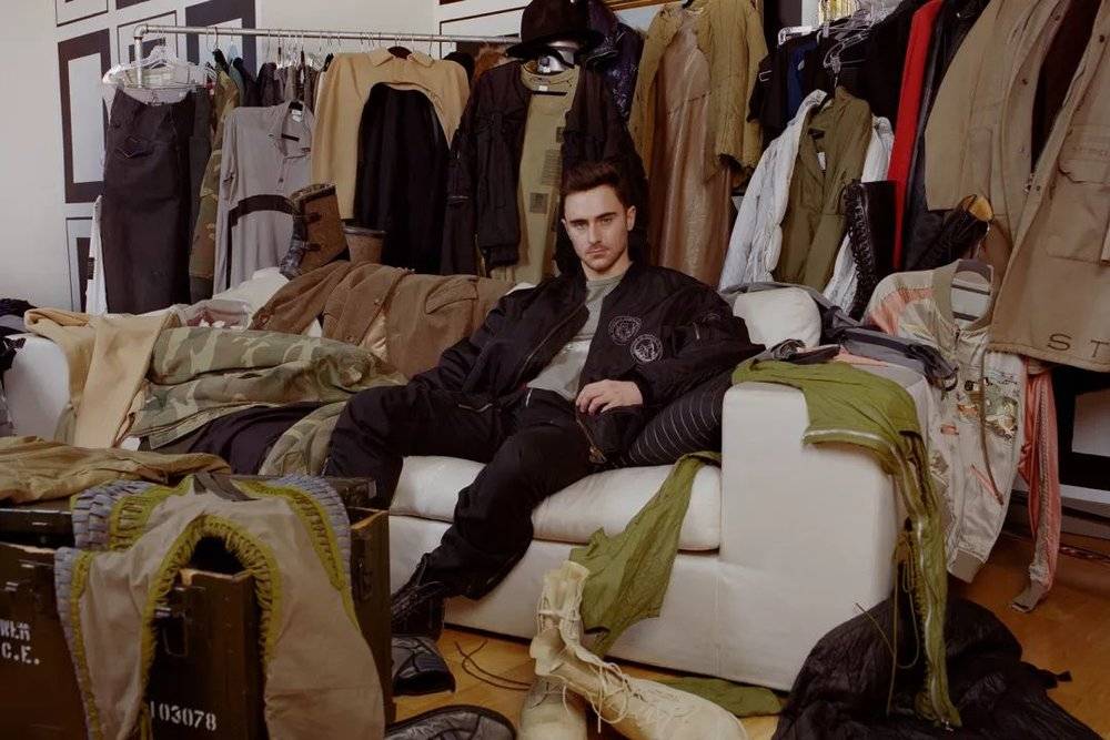 因为借衣服不还,Kanye成了老赖休闲区蓝鸢梦想 - Www.slyday.coM 因为借衣服不还,Kanye成了老赖休闲区蓝鸢梦想 - Www.slyday.coM