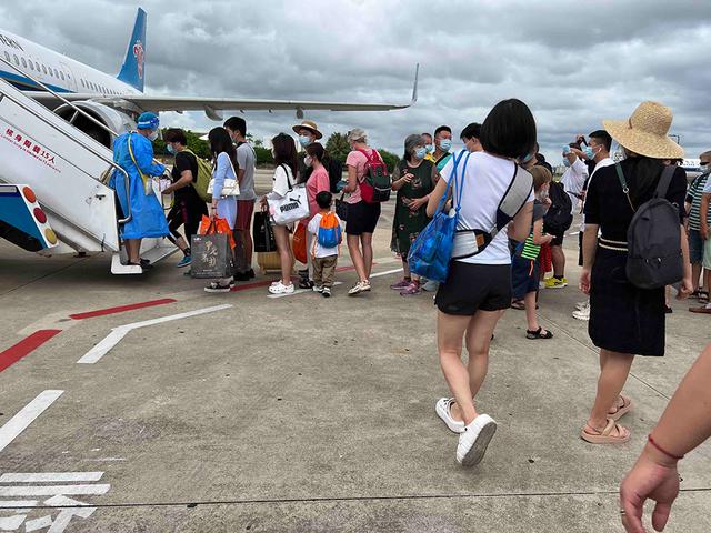 8月5日下午,黄女士一家人登上了三亚飞往上海虹桥机场的航班。 本文图片均为受访者供图