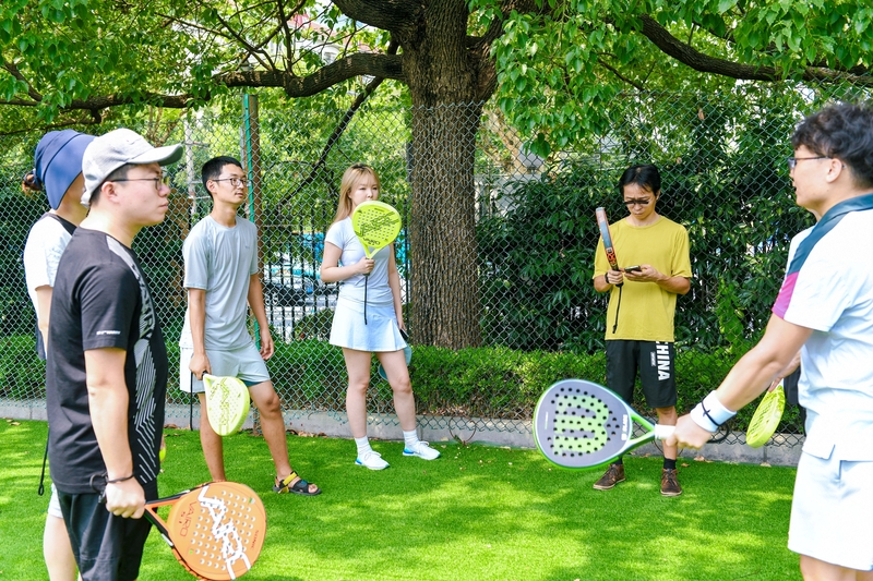 飞盘体验名额上线就被秒杀,社会体育指导员带上海市民玩转“全民健身日”休闲区蓝鸢梦想 - Www.slyday.coM 飞盘体验名额上线就被秒杀,社会体育指导员带上海市民玩转“全民健身日”休闲区蓝鸢梦想 - Www.slyday.coM