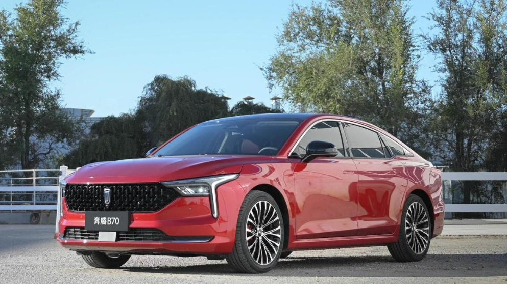 10万元级中型轿车如何选？奔腾B70对比宝骏RC-6