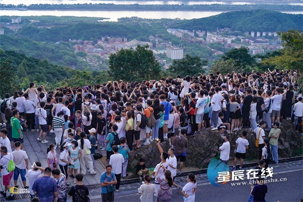 星城之夏⑨梁山:总要和你爱的人到岳麓山顶看一次日出吧!休闲区蓝鸢梦想 - Www.slyday.coM 星城之夏⑨梁山:总要和你爱的人到岳麓山顶看一次日出吧!休闲区蓝鸢梦想 - Www.slyday.coM
