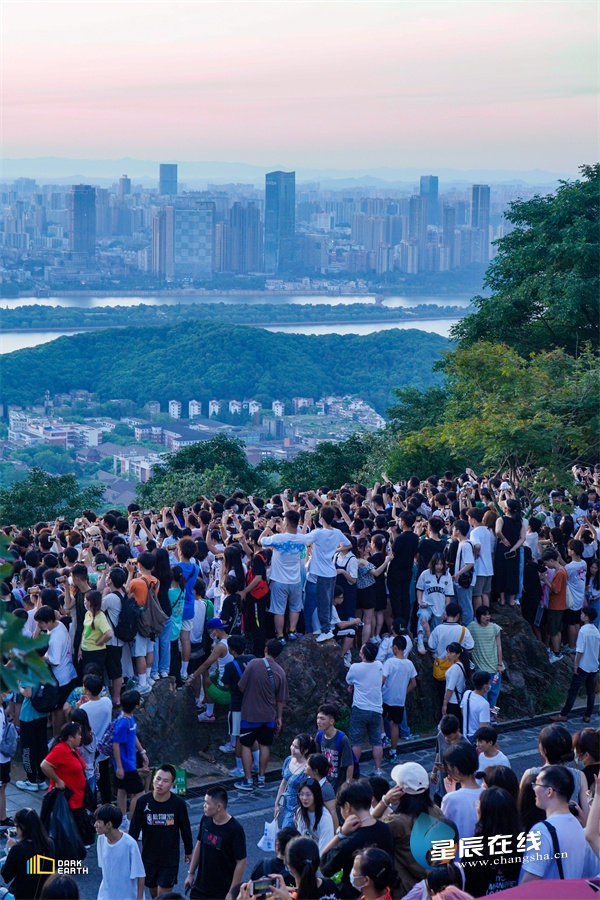 星城之夏⑨梁山:总要和你爱的人到岳麓山顶看一次日出吧!休闲区蓝鸢梦想 - Www.slyday.coM 星城之夏⑨梁山:总要和你爱的人到岳麓山顶看一次日出吧!休闲区蓝鸢梦想 - Www.slyday.coM