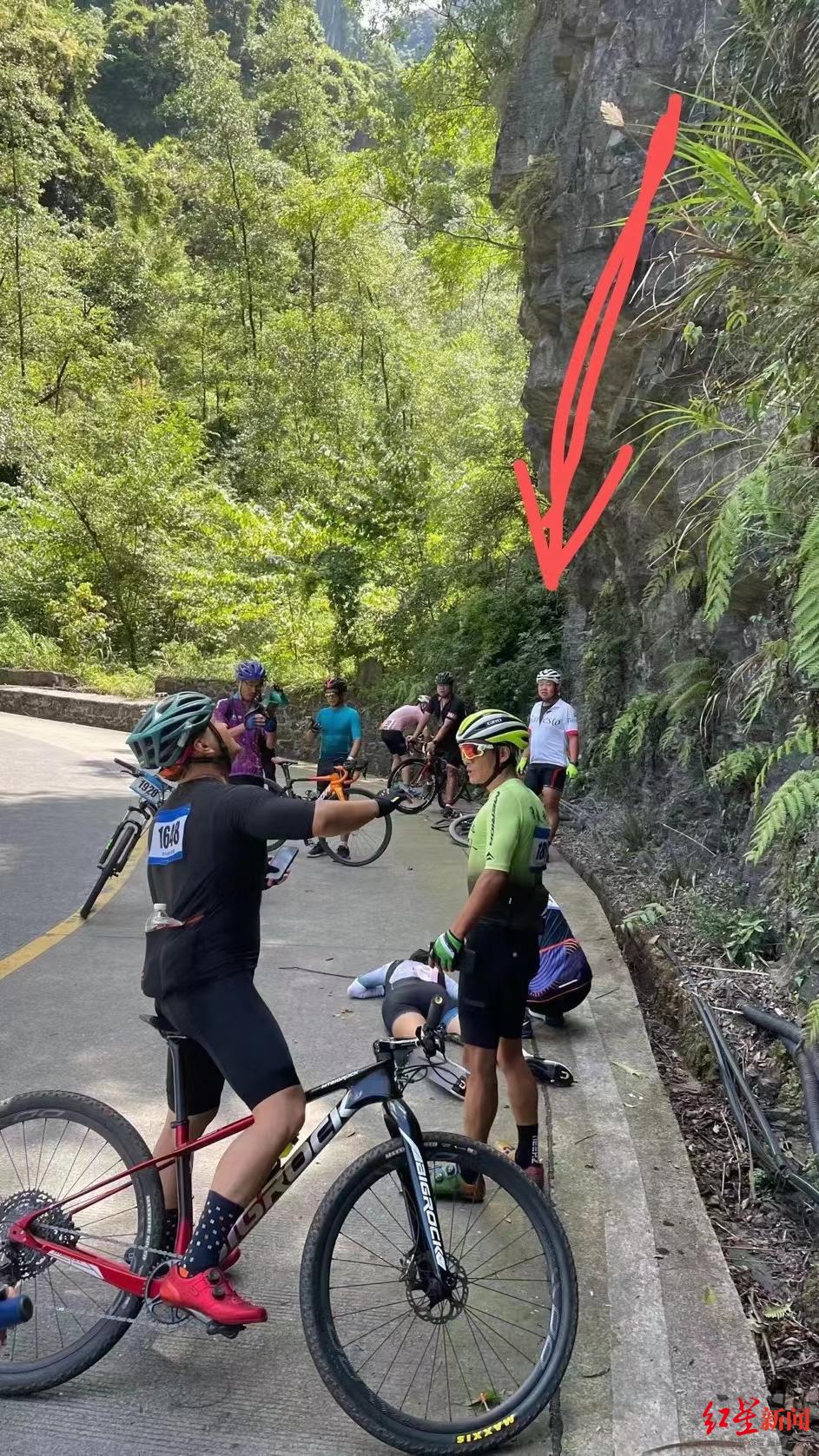 网传张家界天门山自行车赛女选手坠崖身亡,有裁判称实为受伤,官方回应来了休闲区蓝鸢梦想 - Www.slyday.coM 网传张家界天门山自行车赛女选手坠崖身亡,有裁判称实为受伤,官方回应来了休闲区蓝鸢梦想 - Www.slyday.coM