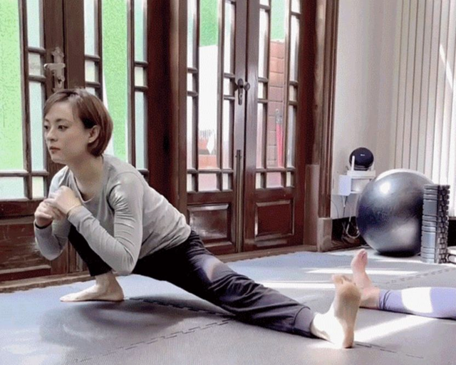 王濛教你健身操,刘畊宏说秋天更适合运动,全民健身日一起迈开腿休闲区蓝鸢梦想 - Www.slyday.coM 王濛教你健身操,刘畊宏说秋天更适合运动,全民健身日一起迈开腿休闲区蓝鸢梦想 - Www.slyday.coM