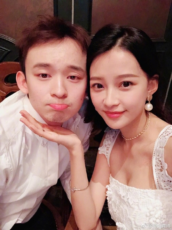 早有预兆?孙怡七月晒照手机壳图案“远离男人” 董子健:咱都好好的!休闲区蓝鸢梦想 - Www.slyday.coM 早有预兆?孙怡七月晒照手机壳图案“远离男人” 董子健:咱都好好的!休闲区蓝鸢梦想 - Www.slyday.coM