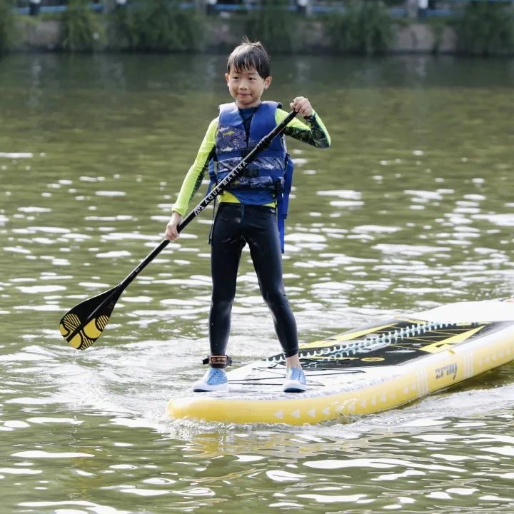 跟飞盘一起火出圈的“山系运动”① 桨板:“在水上,人的心境就放松了”休闲区蓝鸢梦想 - Www.slyday.coM 跟飞盘一起火出圈的“山系运动”① 桨板:“在水上,人的心境就放松了”休闲区蓝鸢梦想 - Www.slyday.coM