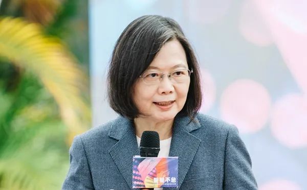 蔡英文曾为林智坚背书。(图片取自台媒)