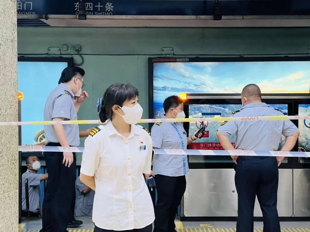 一乘客翻越北京地铁站台进入轨道!地铁2号线内环列车已停运,紧急处置中!休闲区蓝鸢梦想 - Www.slyday.coM 一乘客翻越北京地铁站台进入轨道!地铁2号线内环列车已停运,紧急处置中!休闲区蓝鸢梦想 - Www.slyday.coM