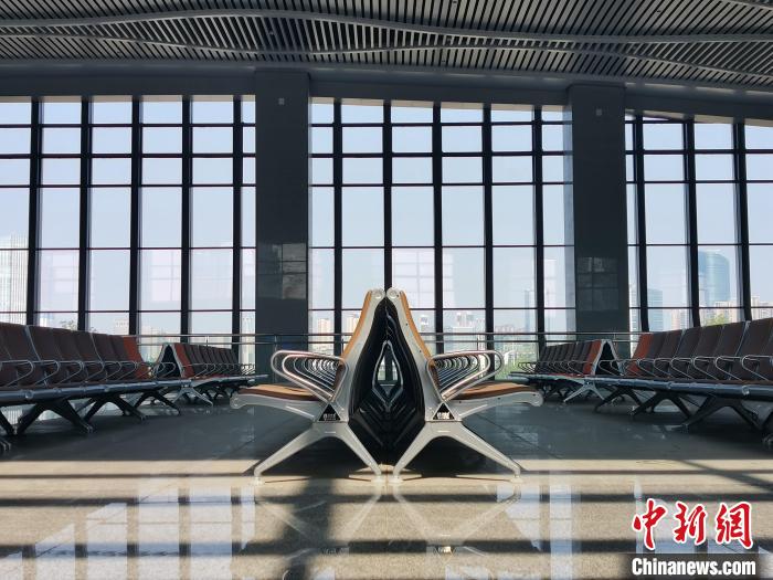 武汉东站候车大厅 李庆 摄