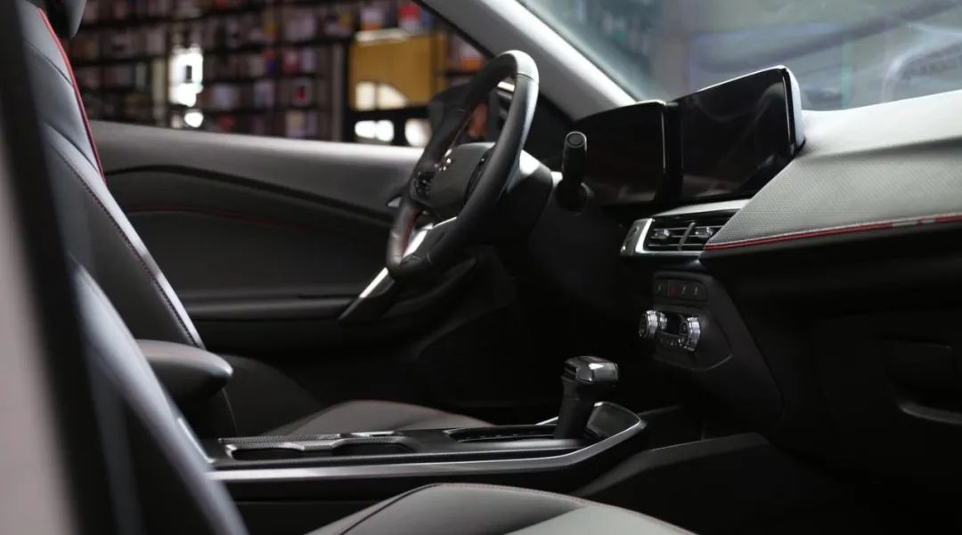 诞生于赛道的雪佛兰 如何用创酷RS 诠释年轻人想要的第一台车休闲区蓝鸢梦想 - Www.slyday.coM 诞生于赛道的雪佛兰 如何用创酷RS 诠释年轻人想要的第一台车休闲区蓝鸢梦想 - Www.slyday.coM