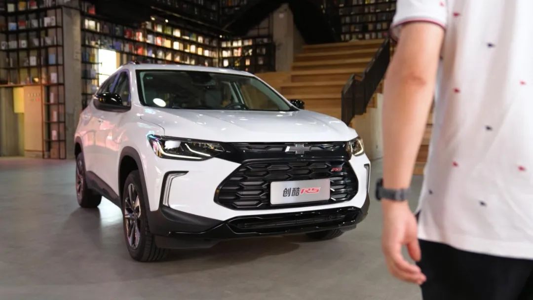 诞生于赛道的雪佛兰 如何用创酷RS 诠释年轻人想要的第一台车休闲区蓝鸢梦想 - Www.slyday.coM 诞生于赛道的雪佛兰 如何用创酷RS 诠释年轻人想要的第一台车休闲区蓝鸢梦想 - Www.slyday.coM