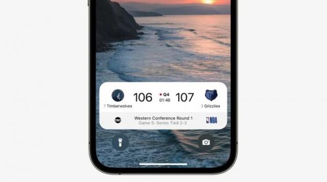 苹果iOS16新功能将在锁屏上支持显示NBA等联赛的实时比分休闲区蓝鸢梦想 - Www.slyday.coM 苹果iOS16新功能将在锁屏上支持显示NBA等联赛的实时比分休闲区蓝鸢梦想 - Www.slyday.coM