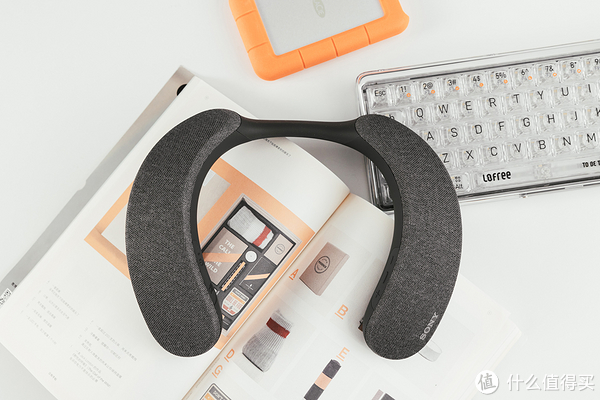 挂在脖子上的家庭影院是什么体验?索尼颈挂式音箱SRS休闲区蓝鸢梦想 - Www.slyday.coM 挂在脖子上的家庭影院是什么体验?索尼颈挂式音箱SRS休闲区蓝鸢梦想 - Www.slyday.coM