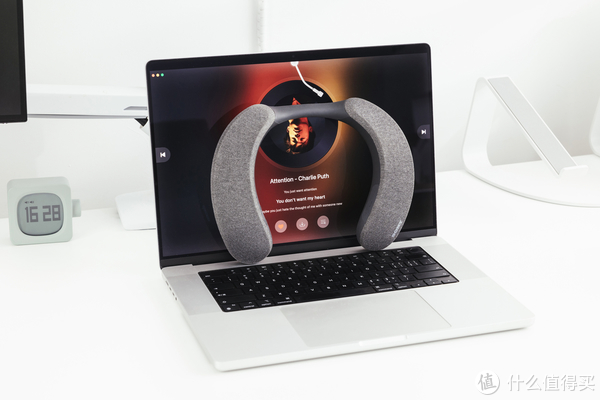 挂在脖子上的家庭影院是什么体验?索尼颈挂式音箱SRS休闲区蓝鸢梦想 - Www.slyday.coM 挂在脖子上的家庭影院是什么体验?索尼颈挂式音箱SRS休闲区蓝鸢梦想 - Www.slyday.coM