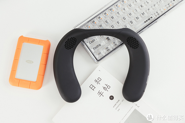 挂在脖子上的家庭影院是什么体验?索尼颈挂式音箱SRS休闲区蓝鸢梦想 - Www.slyday.coM 挂在脖子上的家庭影院是什么体验?索尼颈挂式音箱SRS休闲区蓝鸢梦想 - Www.slyday.coM