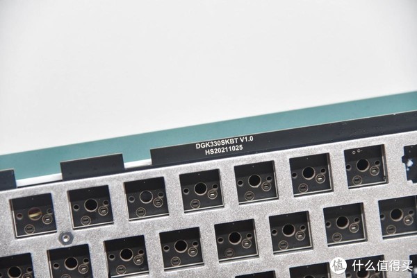 完全拆解,这就是你们想要的好看、极简机械键盘,看你还买不买休闲区蓝鸢梦想 - Www.slyday.coM 完全拆解,这就是你们想要的好看、极简机械键盘,看你还买不买休闲区蓝鸢梦想 - Www.slyday.coM