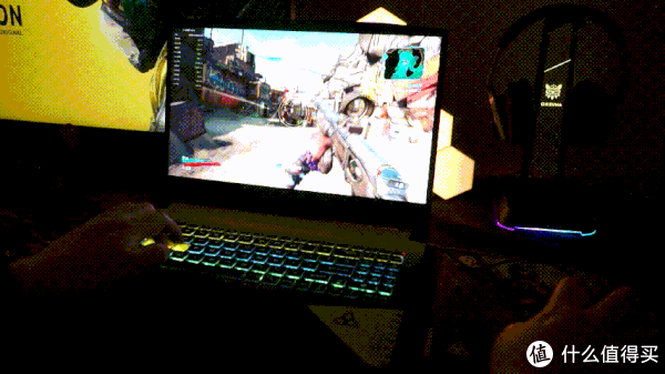 与REACT一起战斗:微星神枪手15 彩虹六号:异种联名款游戏笔记本51 与REACT一起战斗:微星神枪手15 彩虹六号:异种联名款游戏笔记本