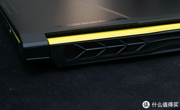 与REACT一起战斗:微星神枪手15 彩虹六号:异种联名款游戏笔记本23 与REACT一起战斗:微星神枪手15 彩虹六号:异种联名款游戏笔记本