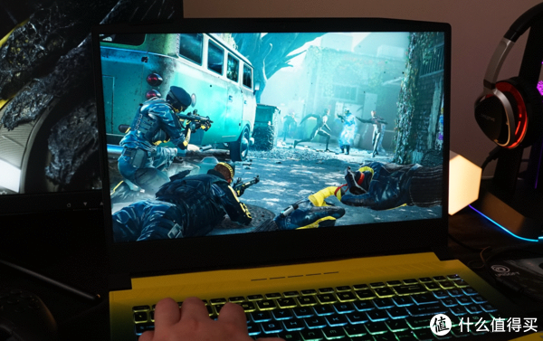 与REACT一起战斗:微星神枪手15 彩虹六号:异种联名款游戏笔记本43 与REACT一起战斗:微星神枪手15 彩虹六号:异种联名款游戏笔记本