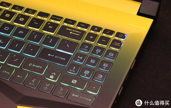 与REACT一起战斗:微星神枪手15 彩虹六号:异种联名款游戏笔记本19 与REACT一起战斗:微星神枪手15 彩虹六号:异种联名款游戏笔记本