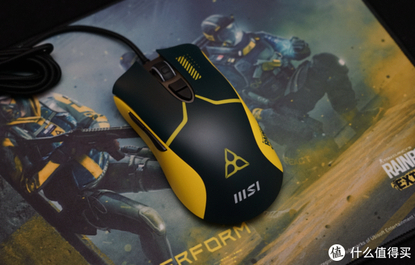 与REACT一起战斗:微星神枪手15 彩虹六号:异种联名款游戏笔记本27 与REACT一起战斗:微星神枪手15 彩虹六号:异种联名款游戏笔记本