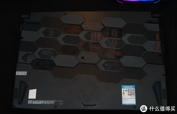 与REACT一起战斗:微星神枪手15 彩虹六号:异种联名款游戏笔记本21 与REACT一起战斗:微星神枪手15 彩虹六号:异种联名款游戏笔记本