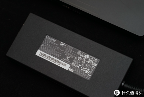 与REACT一起战斗:微星神枪手15 彩虹六号:异种联名款游戏笔记本31 与REACT一起战斗:微星神枪手15 彩虹六号:异种联名款游戏笔记本