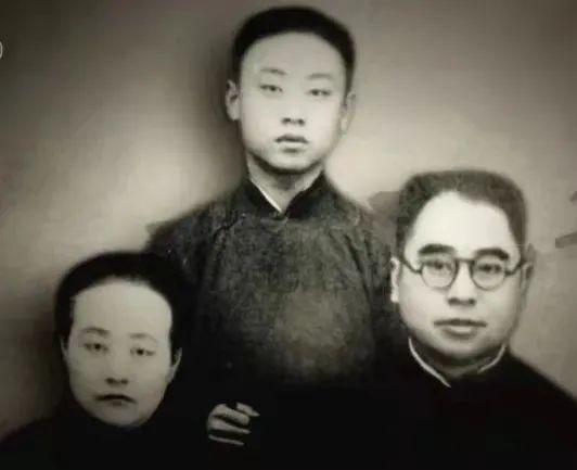 △于敏与父母合影