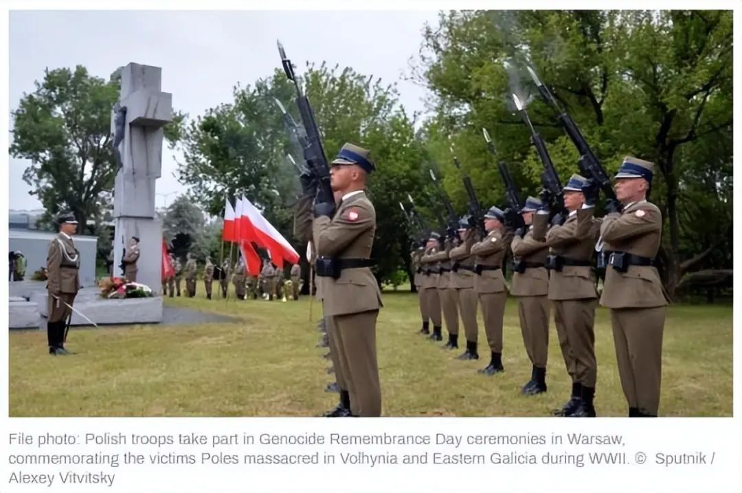 波兰军队在华沙参加大屠杀纪念日仪式 图源：俄罗斯卫星通讯社