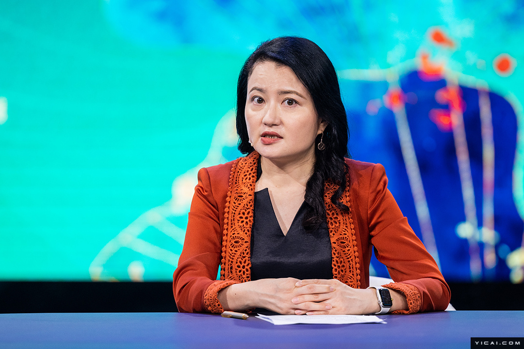 平安资产管理有限责任公司副总经理张剑颖在圆桌论坛上交流分享.