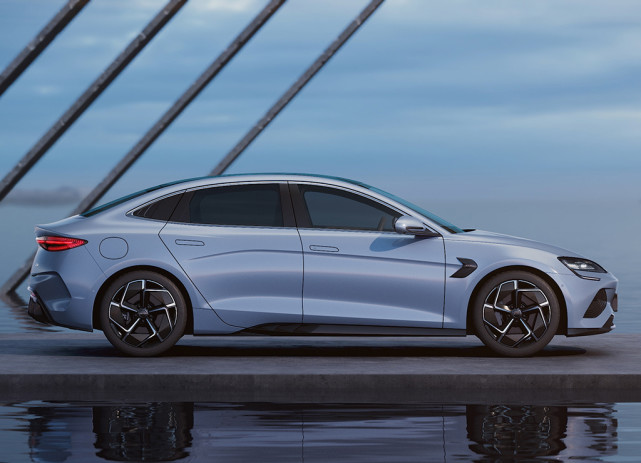 深蓝SL03/零跑C01/海豹/小鹏P5,国产最好的中级车会是谁?