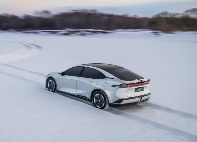 深蓝SL03/零跑C01/海豹/小鹏P5,国产最好的中级车会是谁?