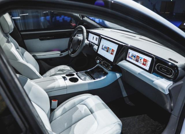 深蓝SL03/零跑C01/海豹/小鹏P5,国产最好的中级车会是谁?