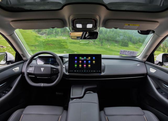 深蓝SL03/零跑C01/海豹/小鹏P5,国产最好的中级车会是谁?