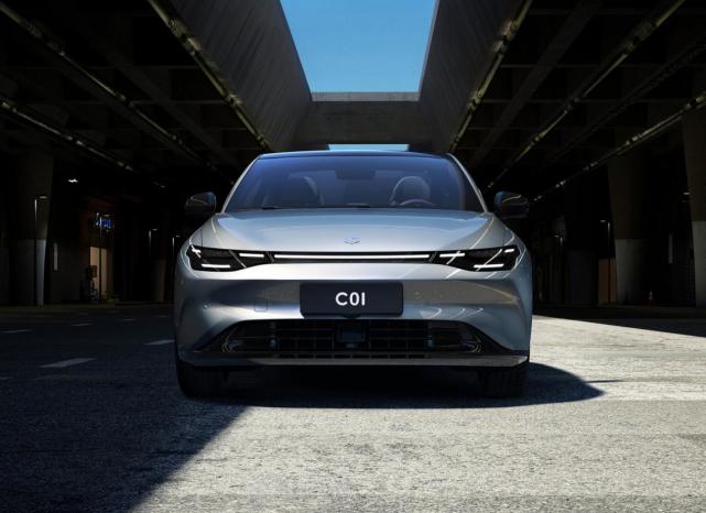 深蓝SL03/零跑C01/海豹/小鹏P5,国产最好的中级车会是谁?