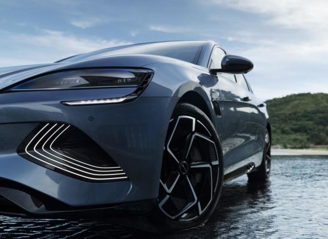 深蓝SL03/零跑C01/海豹/小鹏P5,国产最好的中级车会是谁?