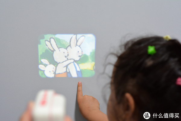 可以装进口袋的早教好帮手——趣学伴绘本故事放映机休闲区蓝鸢梦想 - Www.slyday.coM 可以装进口袋的早教好帮手——趣学伴绘本故事放映机休闲区蓝鸢梦想 - Www.slyday.coM