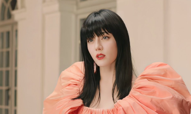 迪丽热巴与段奕宏合拍封面,平平无奇很敷衍,被嘲照片像拼接休闲区蓝鸢梦想 - Www.slyday.coM 迪丽热巴与段奕宏合拍封面,平平无奇很敷衍,被嘲照片像拼接休闲区蓝鸢梦想 - Www.slyday.coM