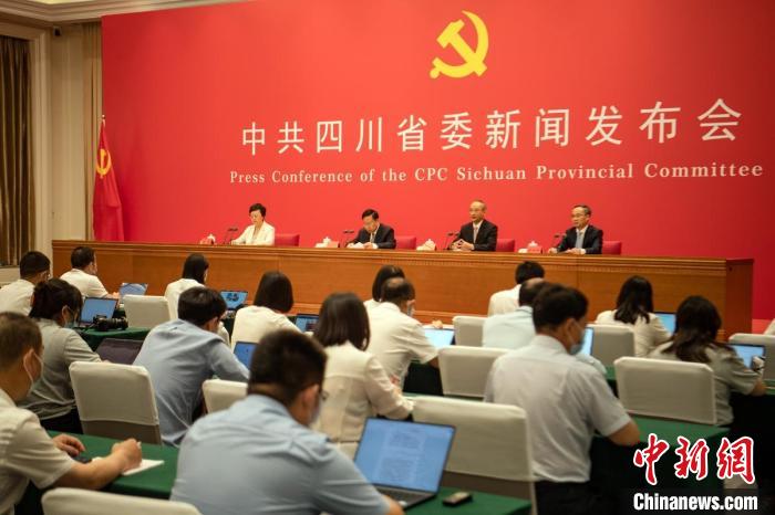 (中国这十年)打赢脱贫攻坚四川战役 四川省省长讲述三河村新变休闲区蓝鸢梦想 - Www.slyday.coM (中国这十年)打赢脱贫攻坚四川战役 四川省省长讲述三河村新变休闲区蓝鸢梦想 - Www.slyday.coM