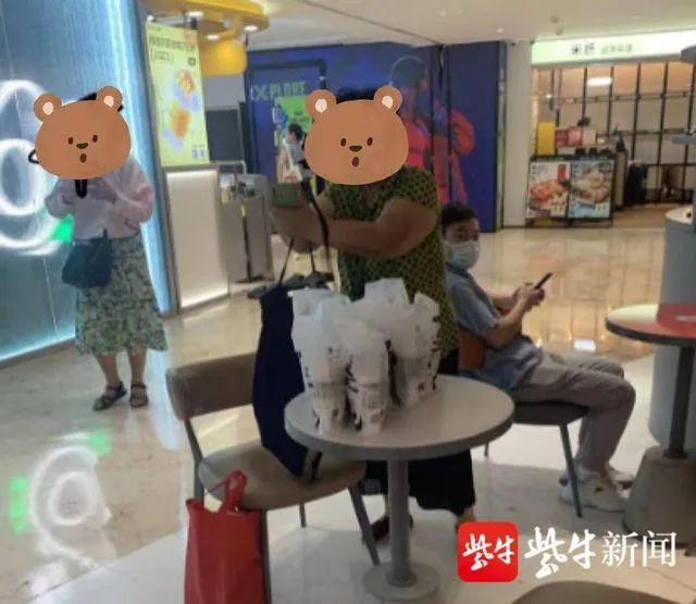 茶颜悦色南京新店开业“惊动”警方,还没开门就售罄?200元一杯的奶茶,还香吗?休闲区蓝鸢梦想 - Www.slyday.coM 茶颜悦色南京新店开业“惊动”警方,还没开门就售罄?200元一杯的奶茶,还香吗?休闲区蓝鸢梦想 - Www.slyday.coM