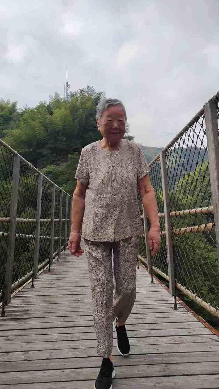 父母在,家在!净慈寺素月饼来宠粉,首先被“90后”的故事感动到泪目休闲区蓝鸢梦想 - Www.slyday.coM 父母在,家在!净慈寺素月饼来宠粉,首先被“90后”的故事感动到泪目休闲区蓝鸢梦想 - Www.slyday.coM