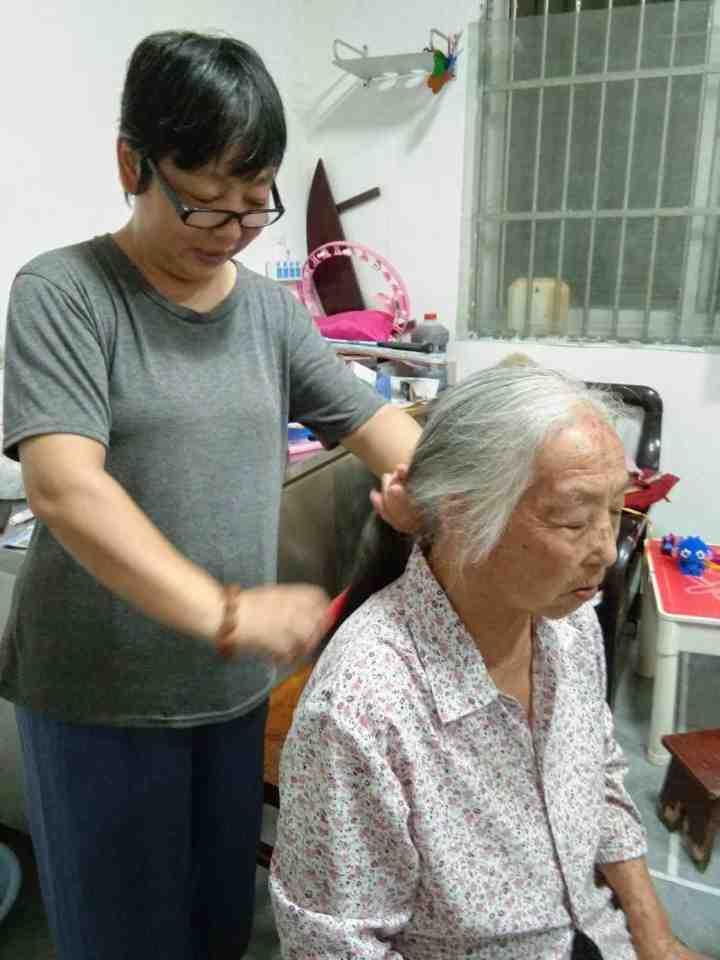 父母在,家在!净慈寺素月饼来宠粉,首先被“90后”的故事感动到泪目休闲区蓝鸢梦想 - Www.slyday.coM 父母在,家在!净慈寺素月饼来宠粉,首先被“90后”的故事感动到泪目休闲区蓝鸢梦想 - Www.slyday.coM