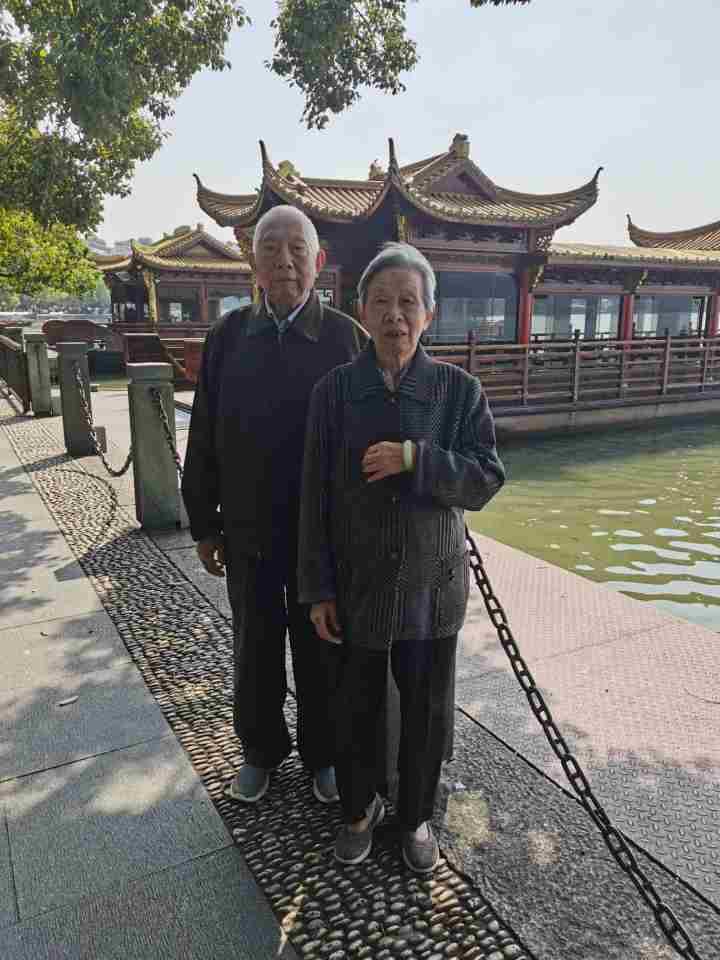 父母在,家在!净慈寺素月饼来宠粉,首先被“90后”的故事感动到泪目休闲区蓝鸢梦想 - Www.slyday.coM 父母在,家在!净慈寺素月饼来宠粉,首先被“90后”的故事感动到泪目休闲区蓝鸢梦想 - Www.slyday.coM