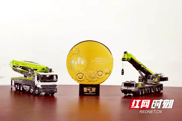 央视黄金档演绎重工豪情与担当 中联重科协拍《麓山之歌》8月19日晚开播休闲区蓝鸢梦想 - Www.slyday.coM 央视黄金档演绎重工豪情与担当 中联重科协拍《麓山之歌》8月19日晚开播休闲区蓝鸢梦想 - Www.slyday.coM