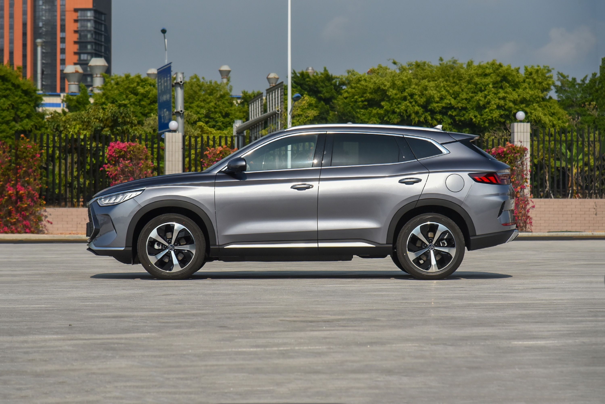 新能源SUV新选择 欧尚Z6 iDD对比比亚迪宋PLUS DM-i