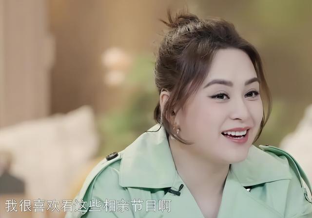 阿娇路边买水果被偶遇!身上挂一个10万小包,穿吊带瘦到似纸片人休闲区蓝鸢梦想 - Www.slyday.coM 阿娇路边买水果被偶遇!身上挂一个10万小包,穿吊带瘦到似纸片人休闲区蓝鸢梦想 - Www.slyday.coM