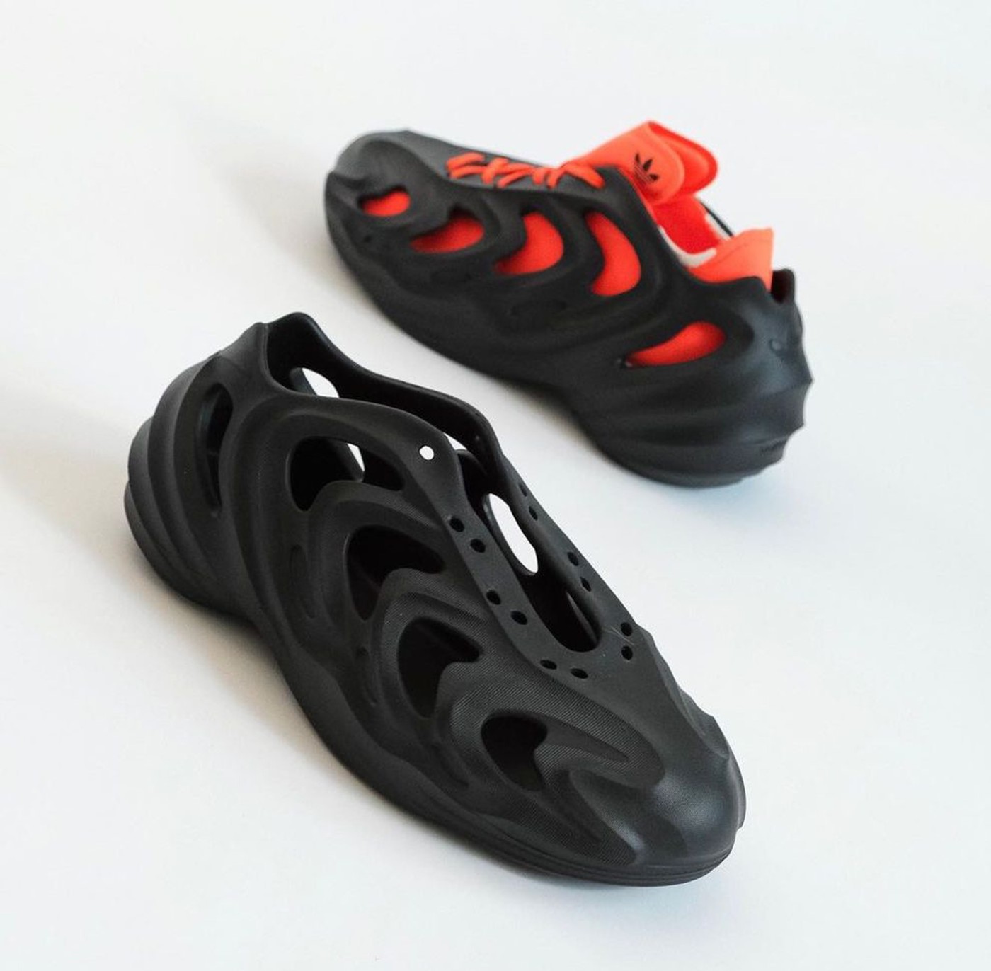 很快就要发售了!超火的三叶草洞洞鞋新配色实物曝光!休闲区蓝鸢梦想 - Www.slyday.coM 很快就要发售了!超火的三叶草洞洞鞋新配色实物曝光!休闲区蓝鸢梦想 - Www.slyday.coM