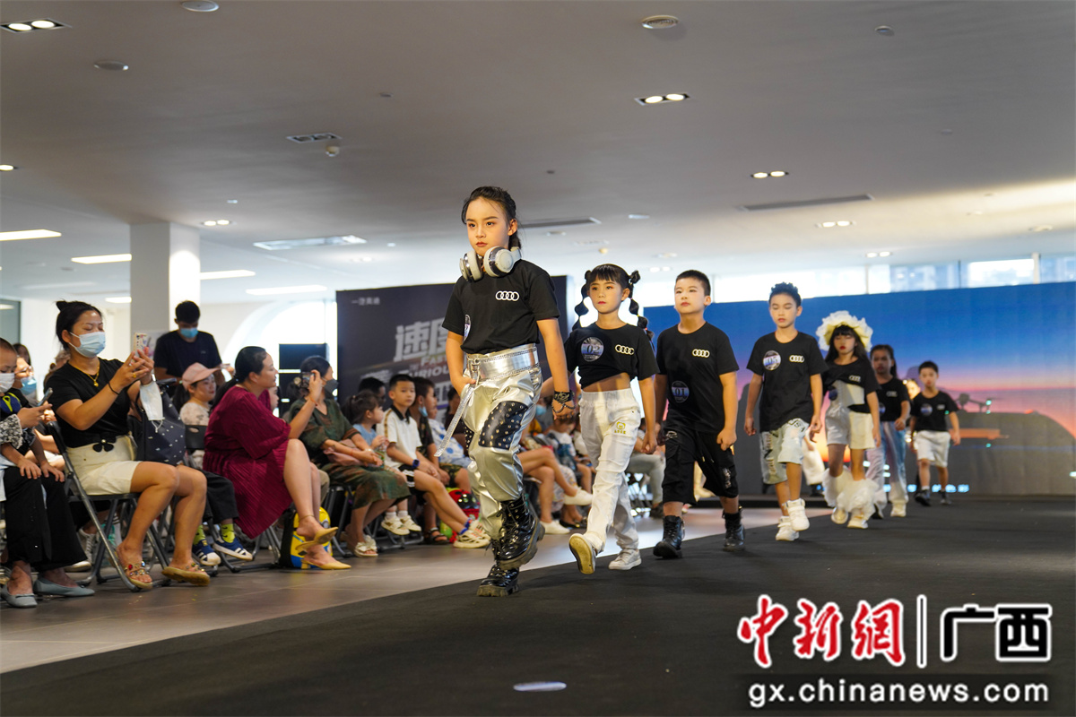 600名选手南宁参加粤桂少儿模特大赛